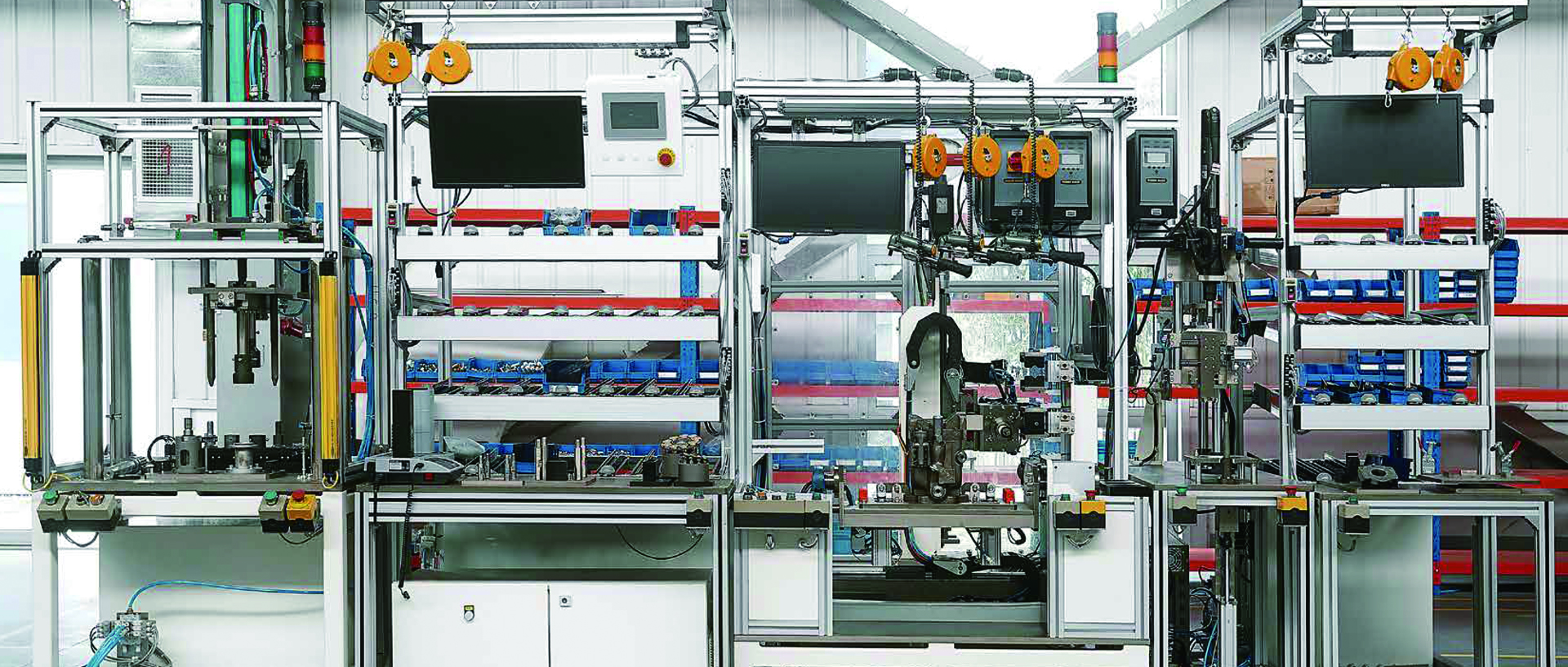 Hydraulic pump assembly station